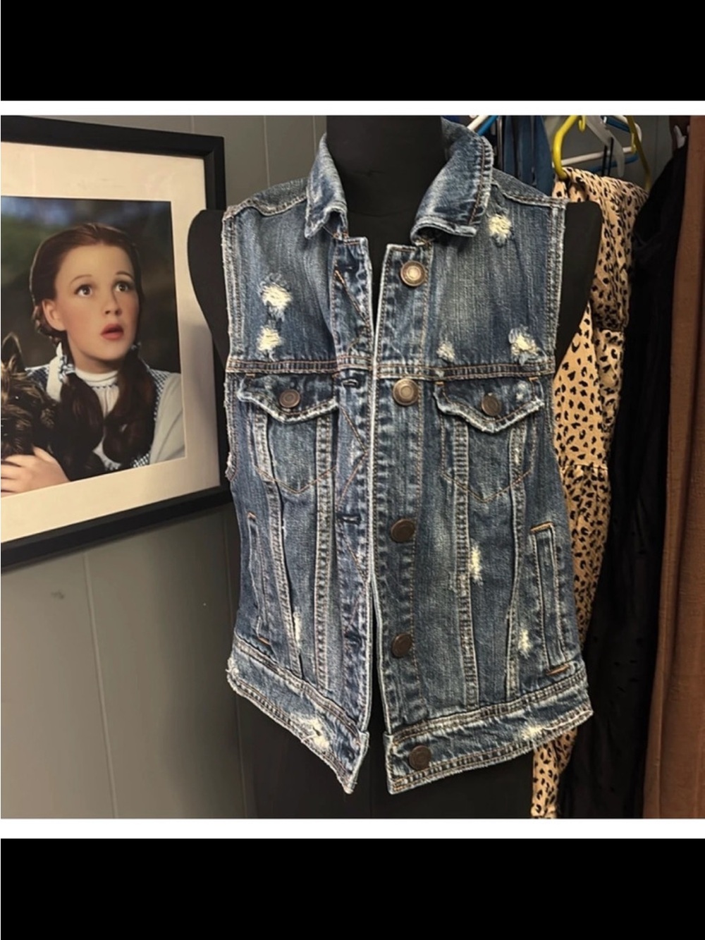 American Eagle Med denim vest Ptp: 22 length:20
